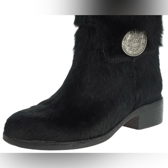 CHANEL BLACK MEDALLION CC LOGO BOOTS PONY HAIR FUR SZ 37.5 - Picture 5 of 10